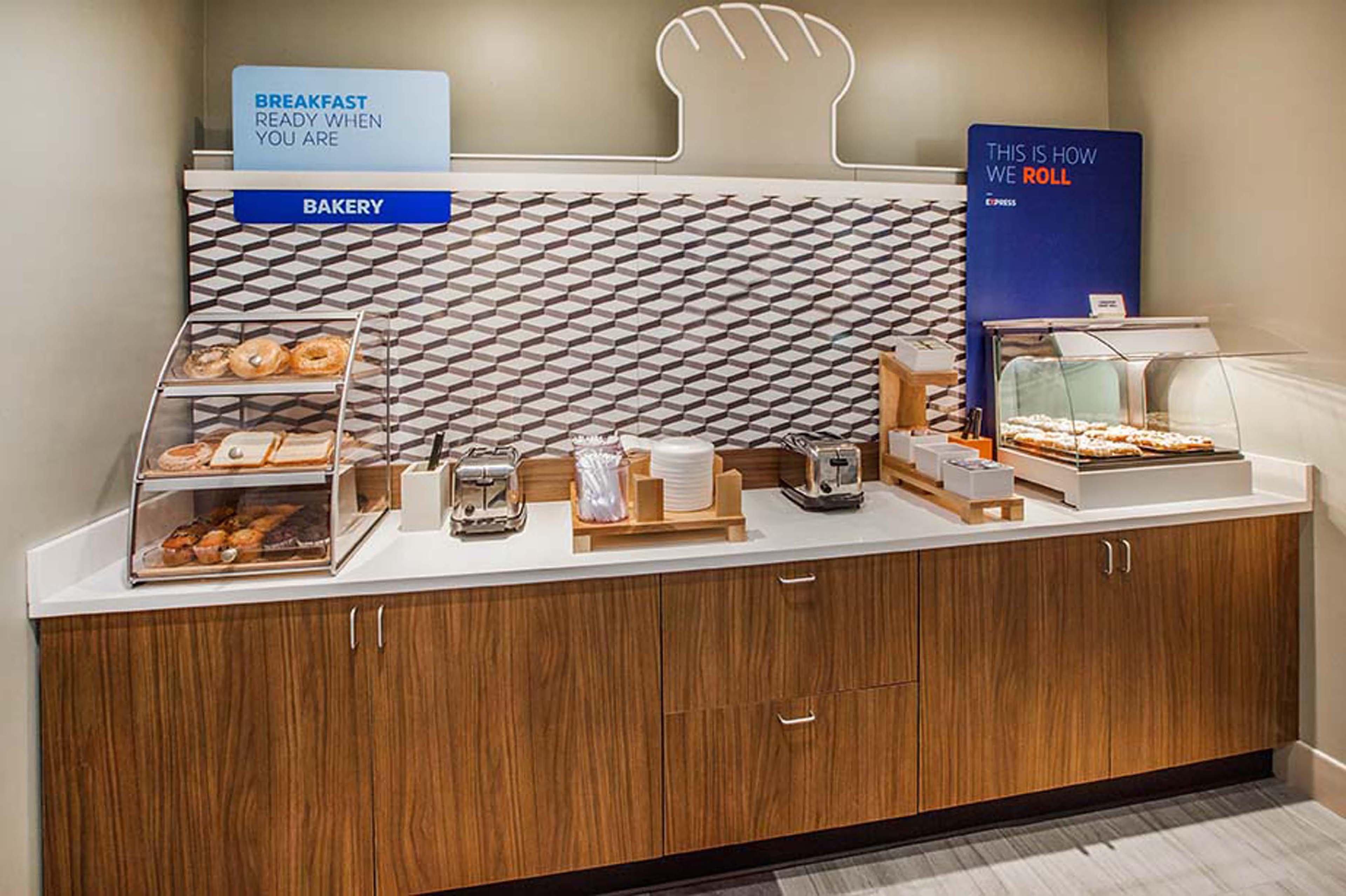Holiday Inn Express & Suites Tulsa Midtown By Ihg Екстер'єр фото