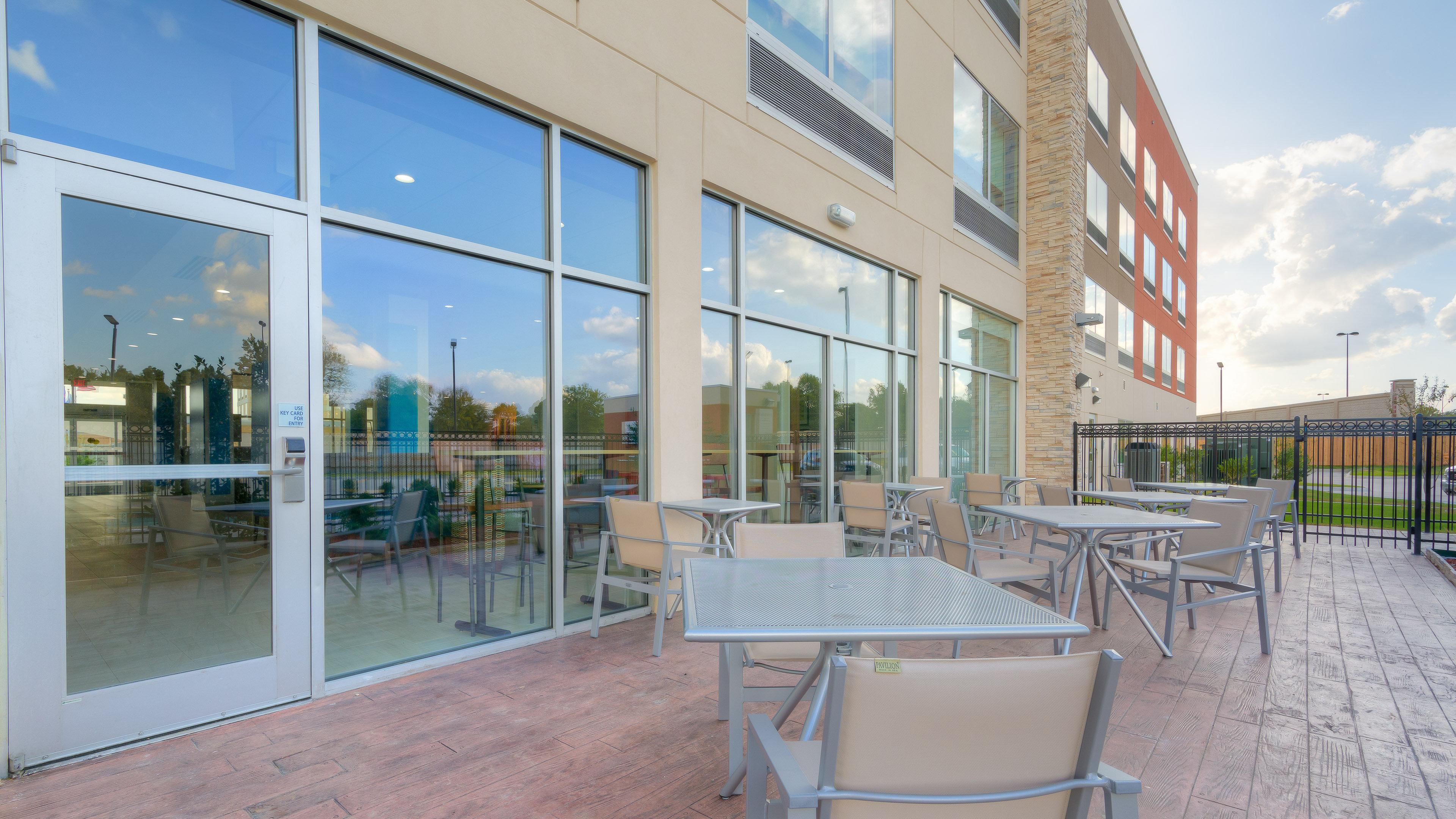 Holiday Inn Express & Suites Tulsa Midtown By Ihg Екстер'єр фото