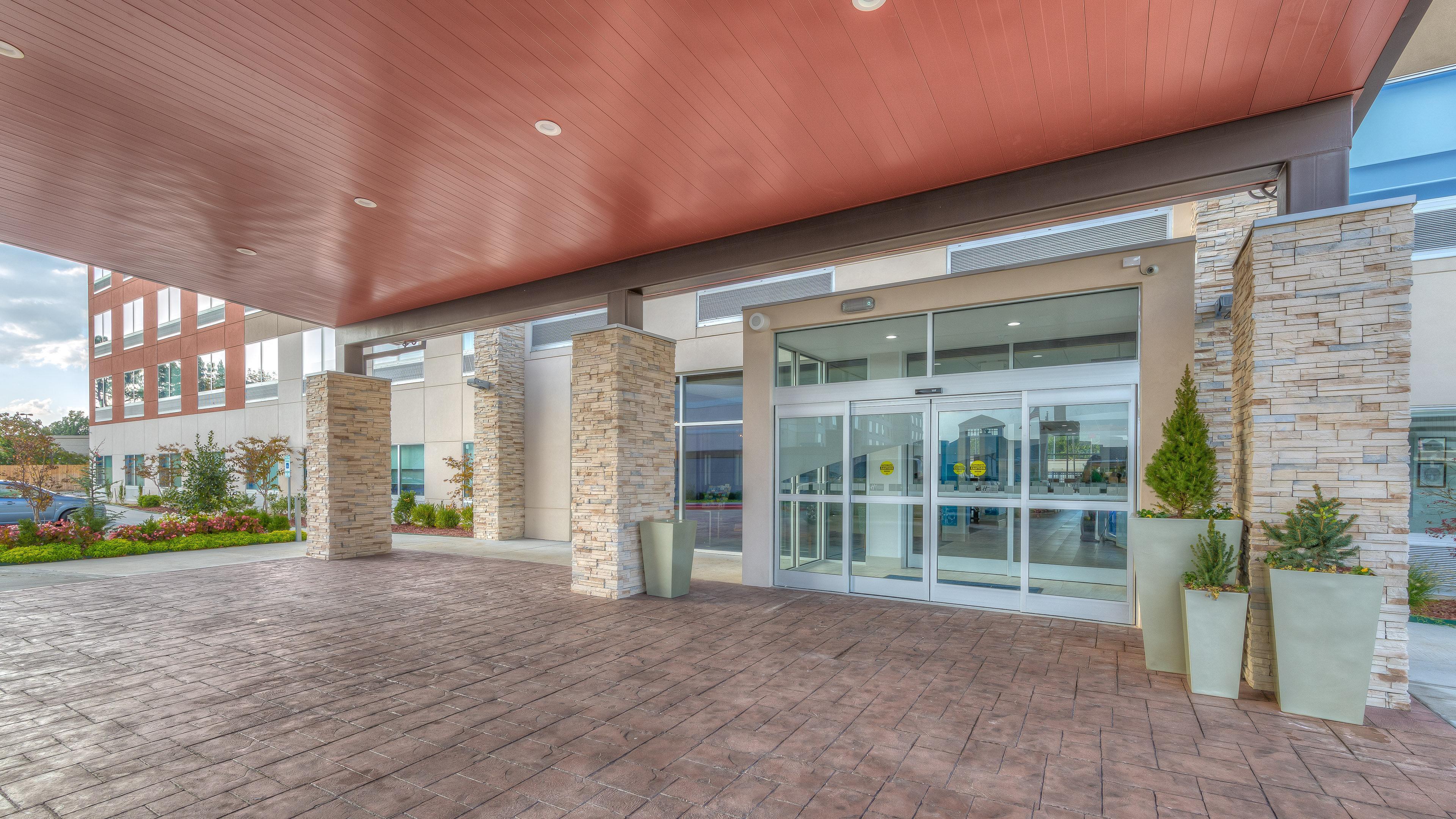 Holiday Inn Express & Suites Tulsa Midtown By Ihg Екстер'єр фото